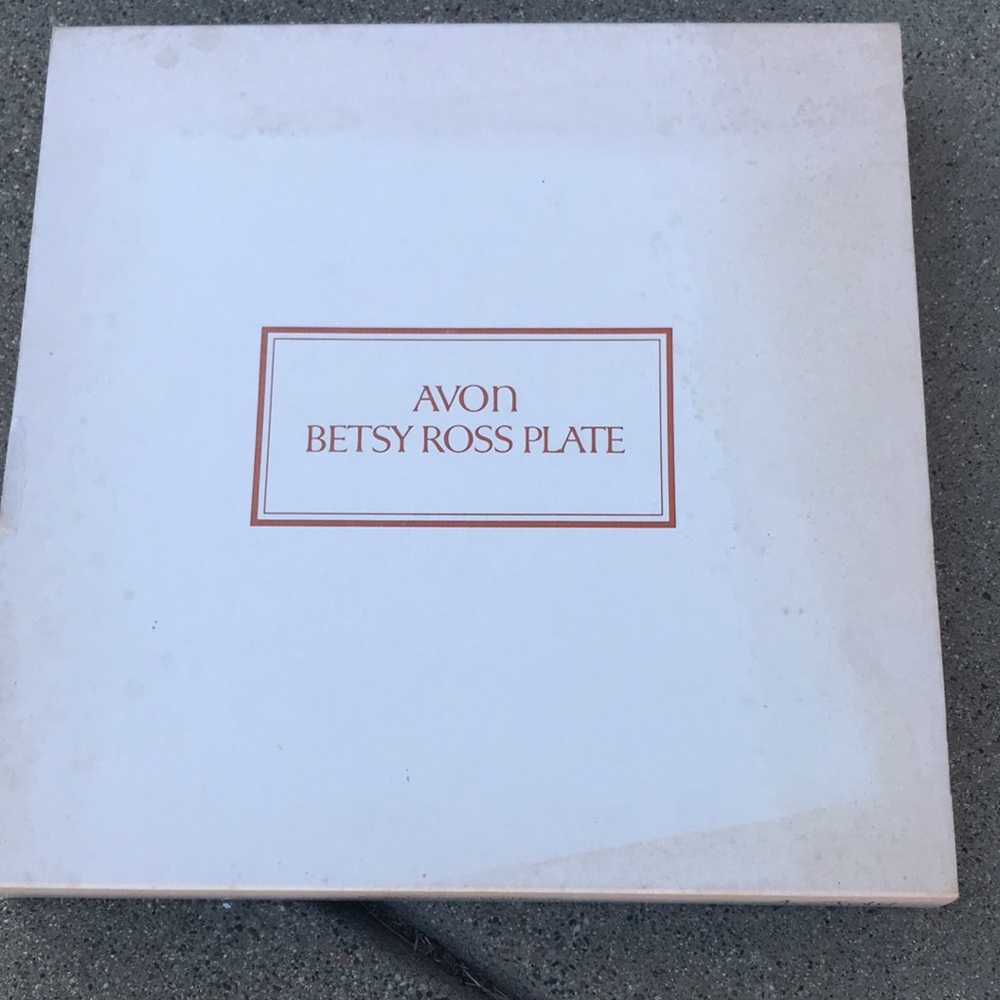 Betty Ross AVON Plate - Picture 3 of 8